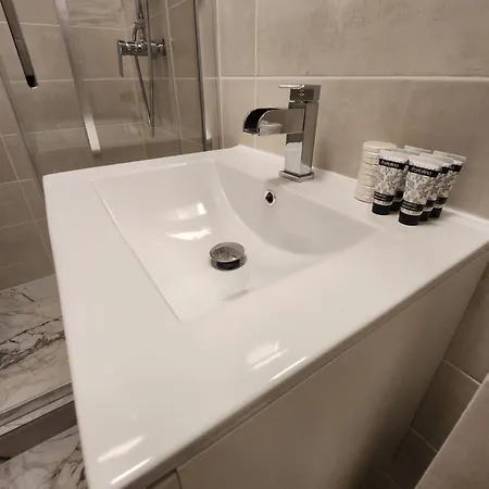 Luxury Anis 4 & 5 Apartment *