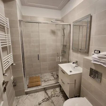 Luxury Anis 4 & 5 *